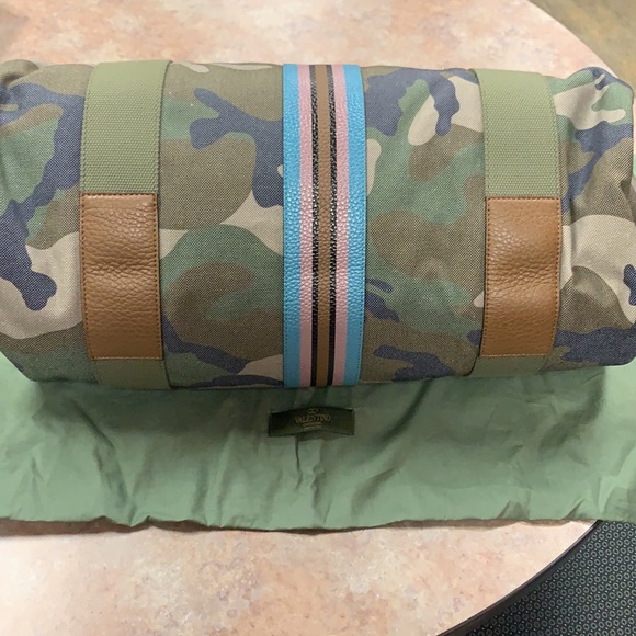 Authentic Valentino Garavani Overnight Bag NWT - Picture 6 of 12